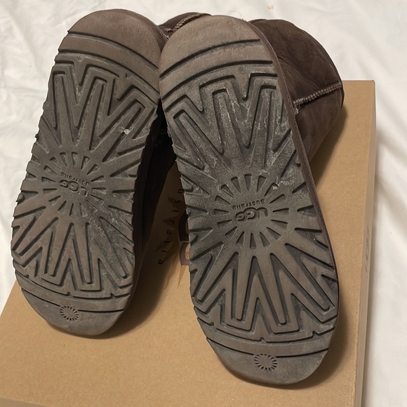 Classic Short Uggs - Picture 5 of 5